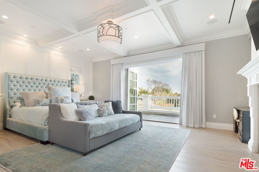 524 North Tigertail Road Los Angeles, CA 90049 - Photo 11 of 22 Gallery Image 11