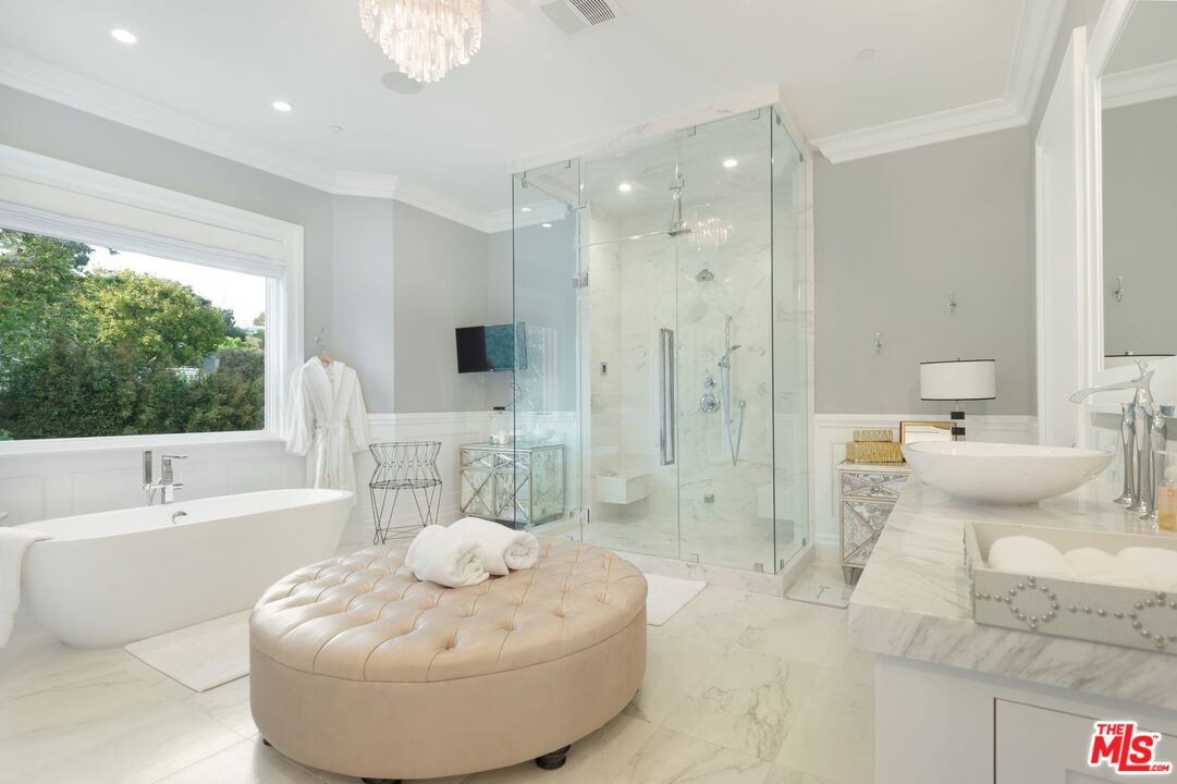 524 North Tigertail Road Los Angeles, CA 90049 - Photo 12 of 22 Gallery Image 12
