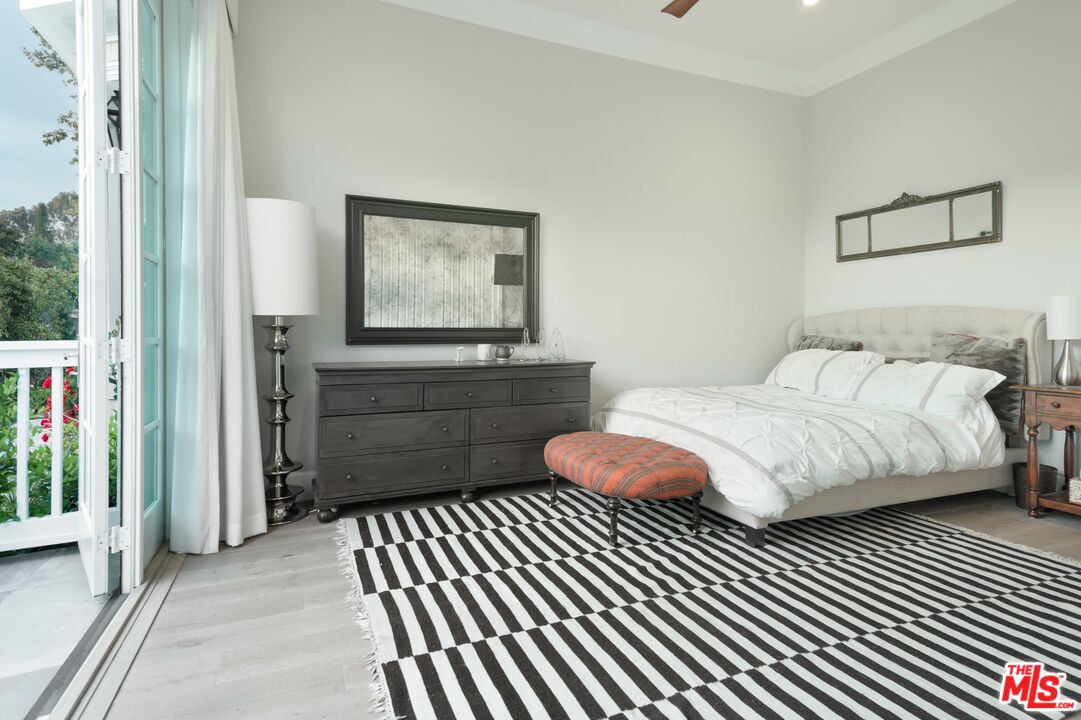 524 North Tigertail Road Los Angeles, CA 90049 - Photo 13 of 22 Gallery Image 13