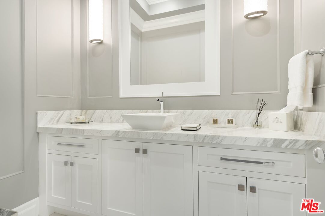 524 North Tigertail Road Los Angeles, CA 90049 - Photo 14 of 22 Gallery Image 14