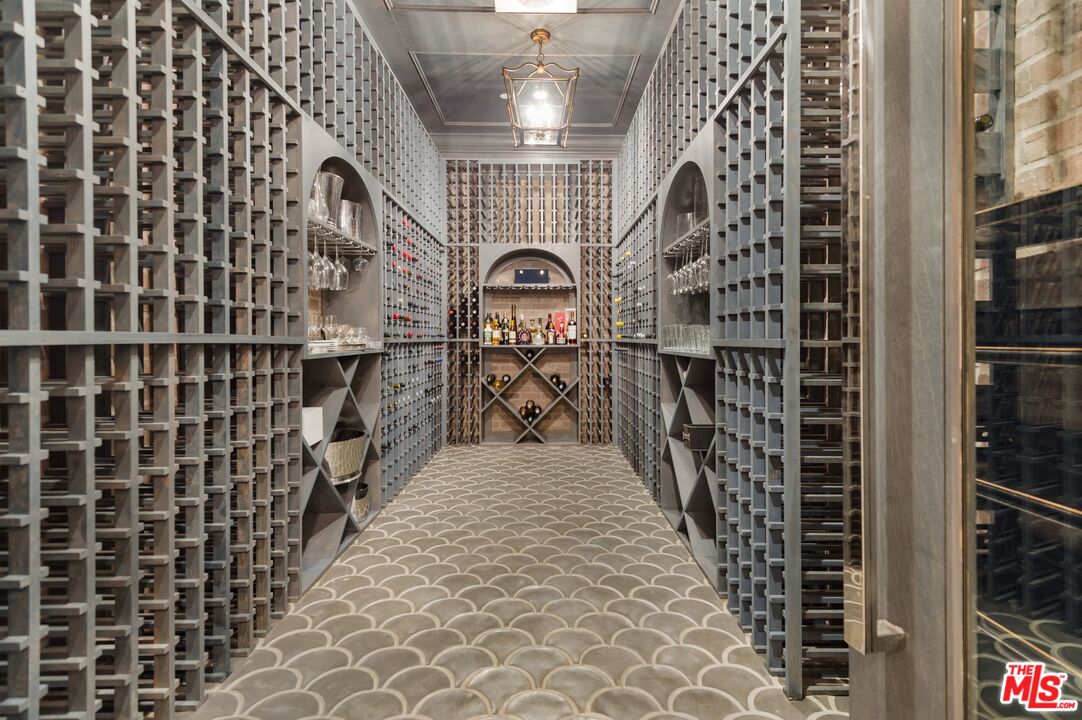 524 North Tigertail Road Los Angeles, CA 90049 - Photo 22 of 22 Gallery Image 22