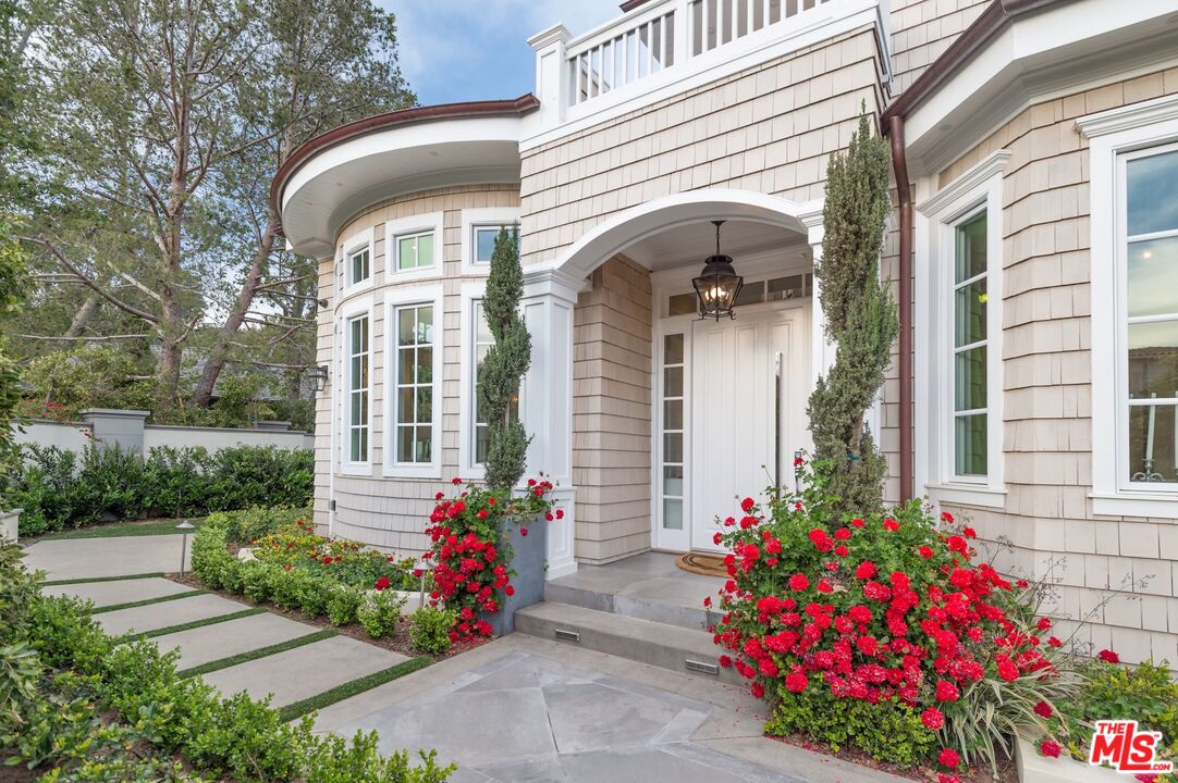 524 North Tigertail Road Los Angeles, CA 90049 - Photo 5 of 22 Gallery Image 5