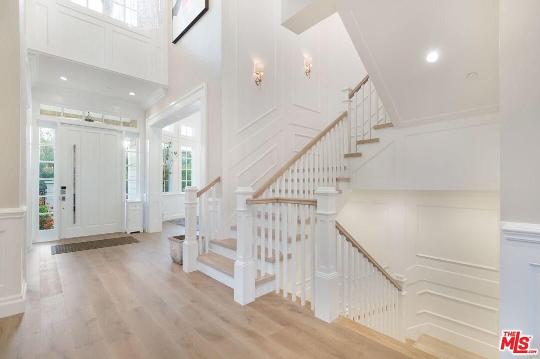 524 North Tigertail Road Los Angeles, CA 90049 - Photo 10 of 22 Gallery Image 10