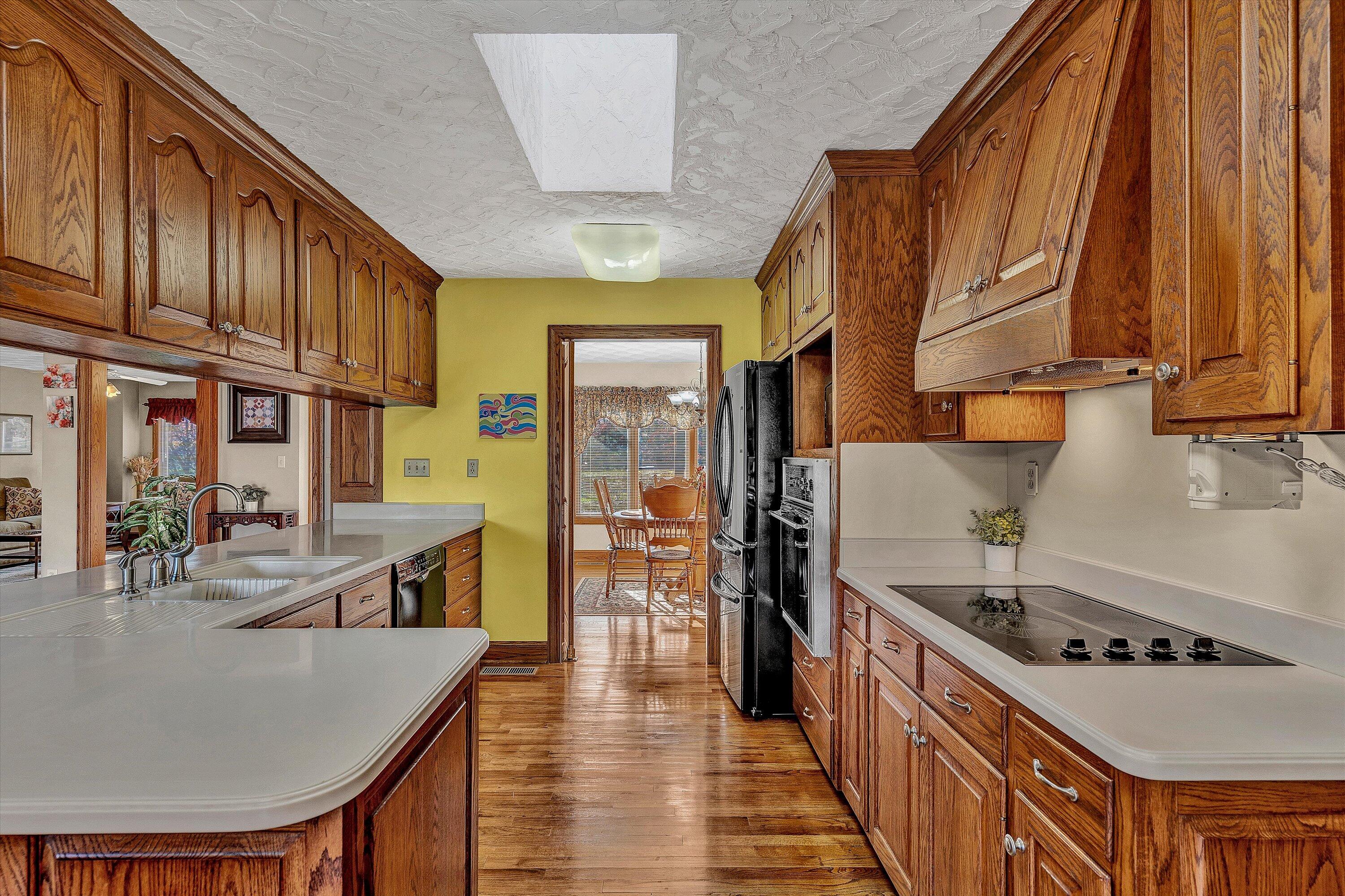 733 Tyler Road Salem, VA 24153 - Photo 11 of 60 11-SGM-06193