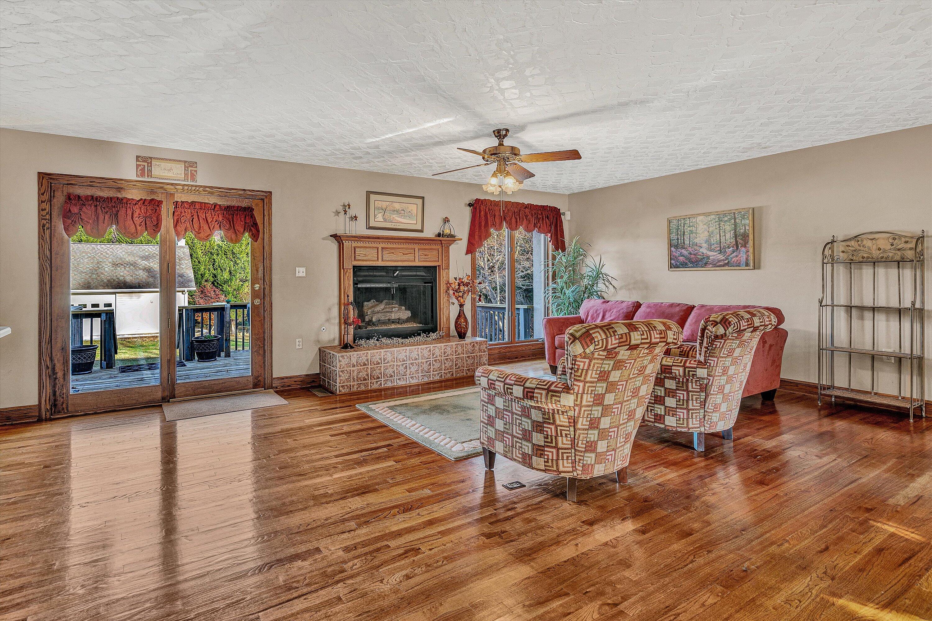 733 Tyler Road Salem, VA 24153 - Photo 15 of 60 15-SGM-06211