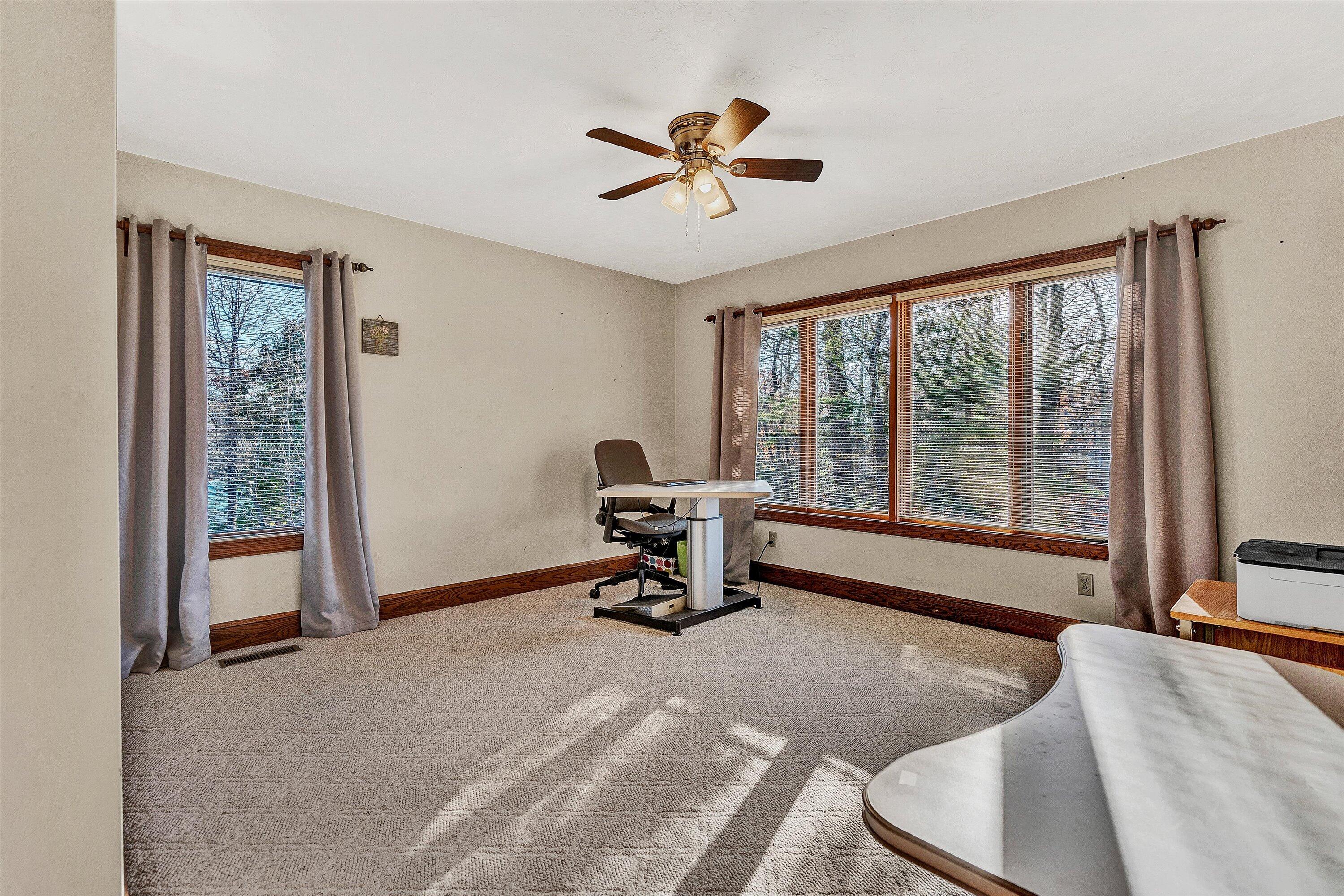 733 Tyler Road Salem, VA 24153 - Photo 24 of 60 24-SGM-06238