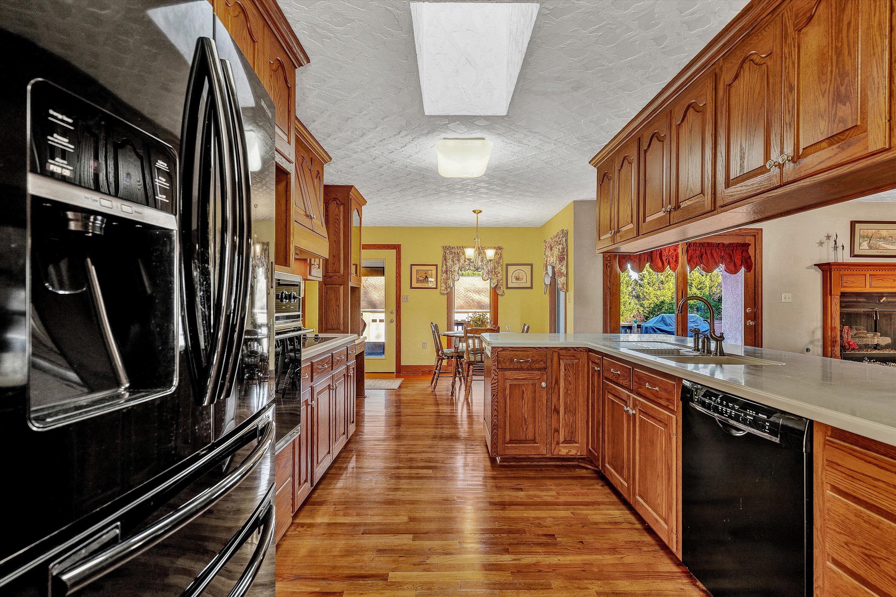 733 Tyler Road Salem, VA 24153 - Photo 9 of 60 09-SGM-06187