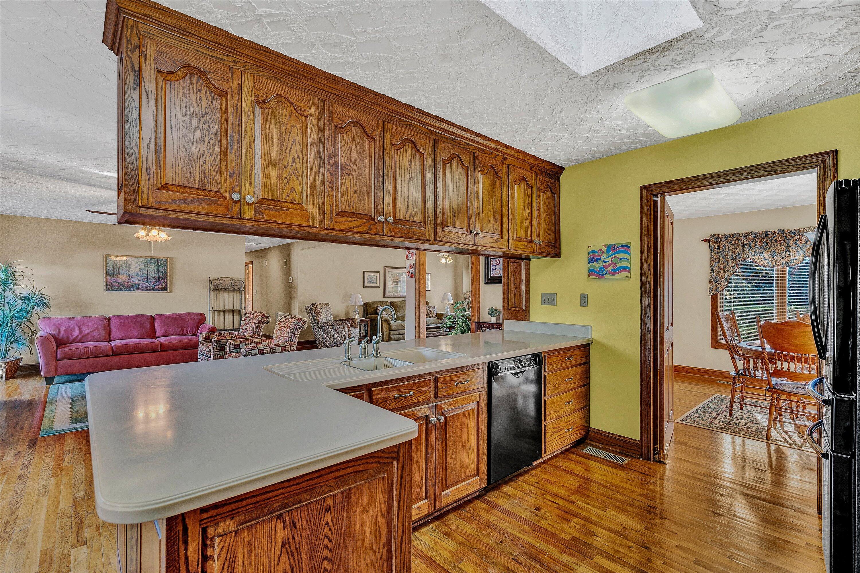 733 Tyler Road Salem, VA 24153 - Photo 10 of 60 10-SGM-06190