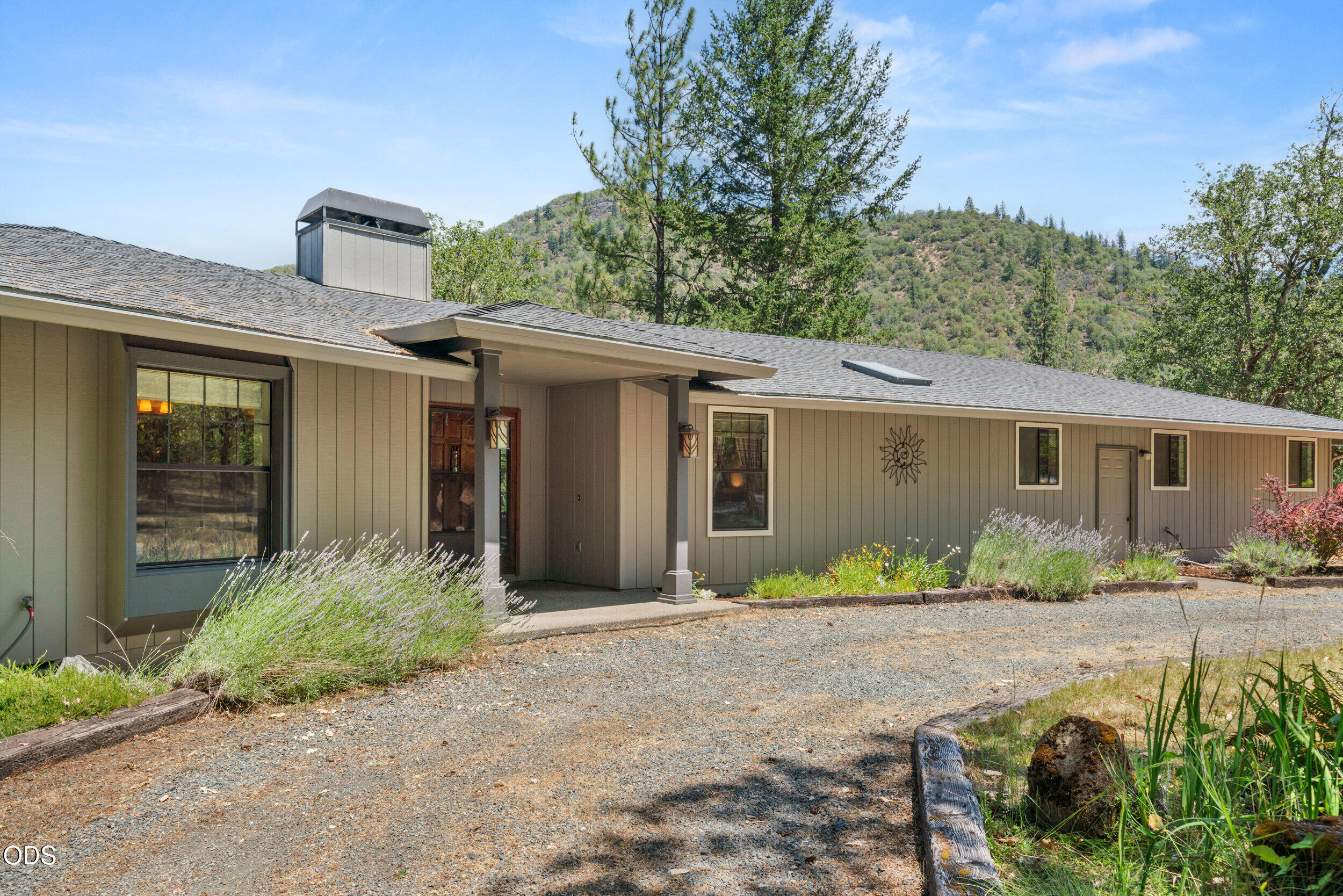 11178 East Evans Creek Road Rogue River, OR 97537 - Photo 44 of 62