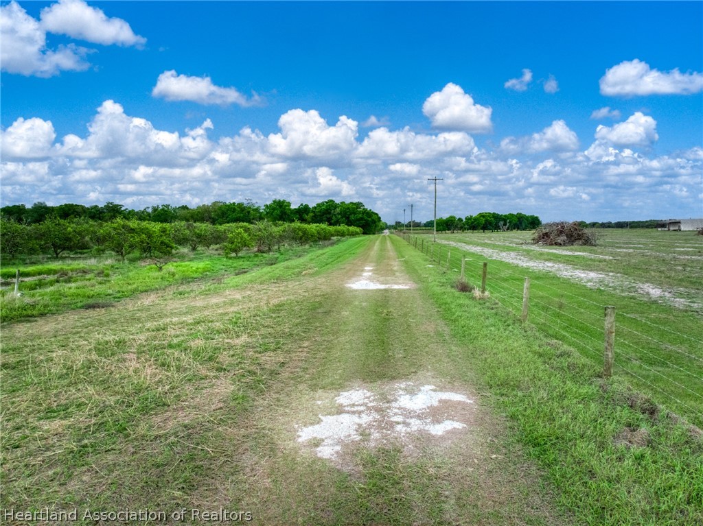 0 North Bailey Road Wauchula, FL 33873 - Photo 7 of 11 a view of a golf course with a fountain