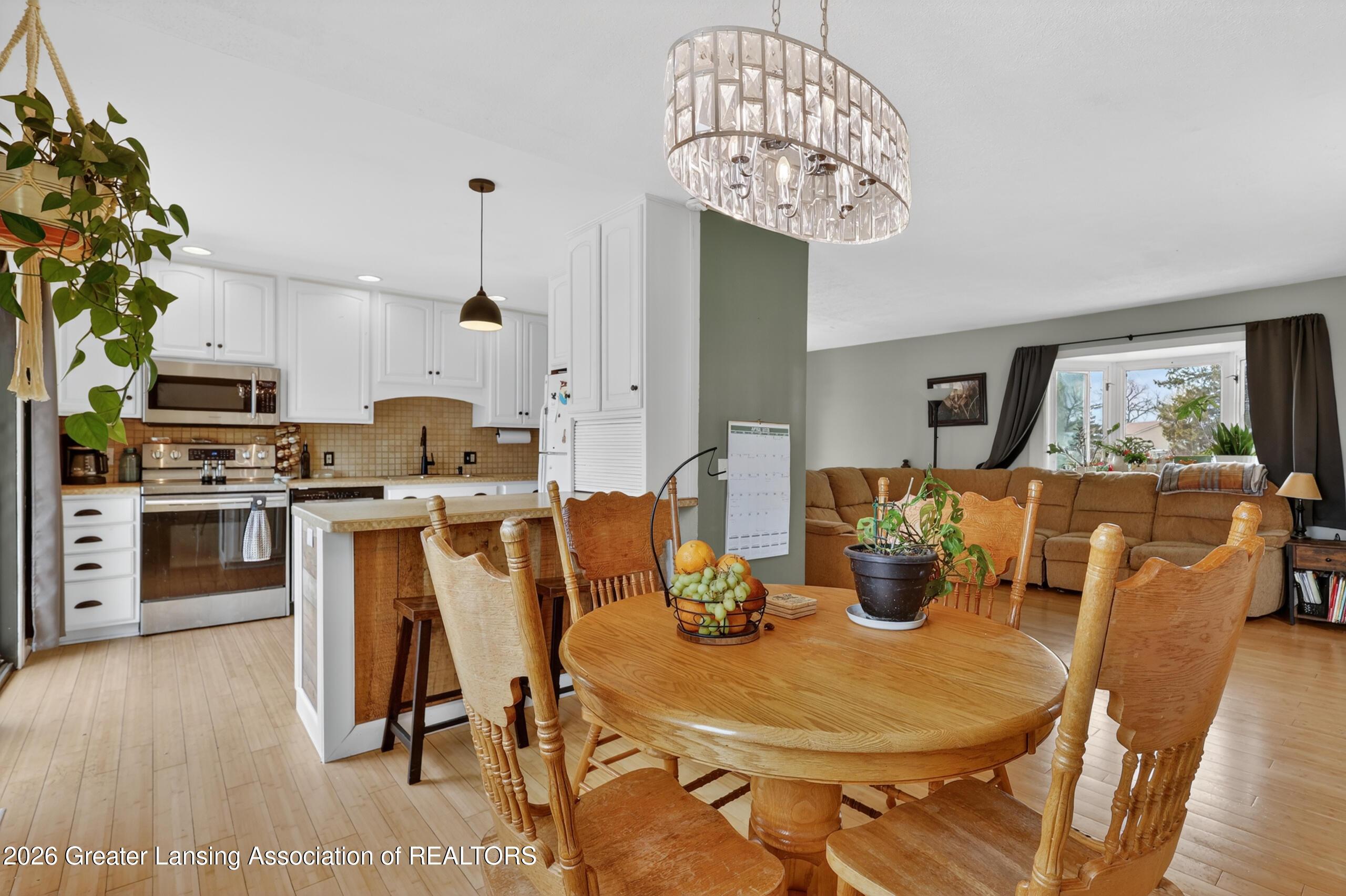 13058 Benton Road Grand Ledge, MI 48837 - Photo 12 of 41 Dining and Kitchen