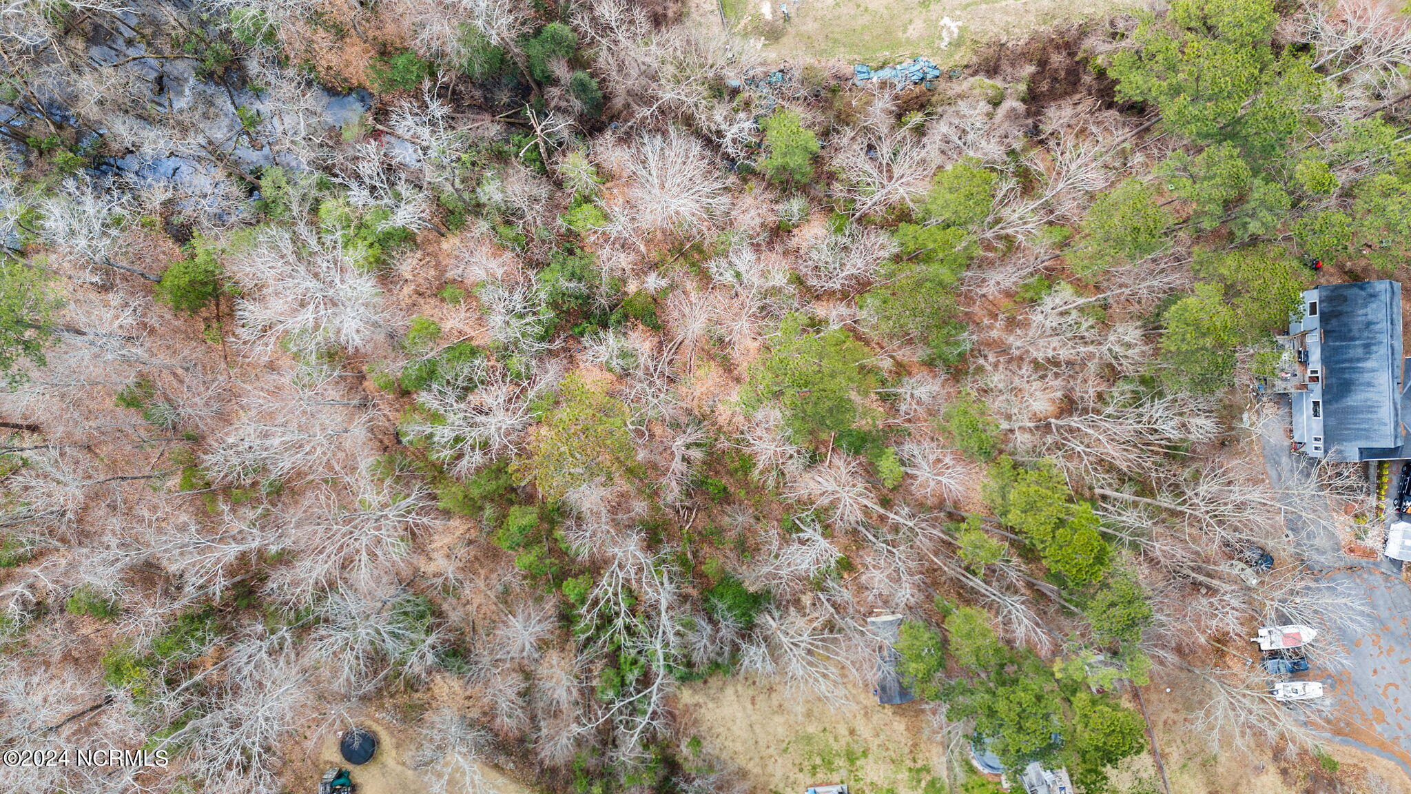 203 Huntcliff Road New Bern, NC 28560 - Photo 15 of 18 15-web-or-mls-DJI_20240227110322_0582_D
