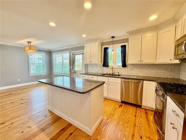 $4,000 | 52 Bedlow Avenue, Newport, RI 02840