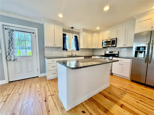 $4,000 | 52 Bedlow Avenue, Newport, RI 02840