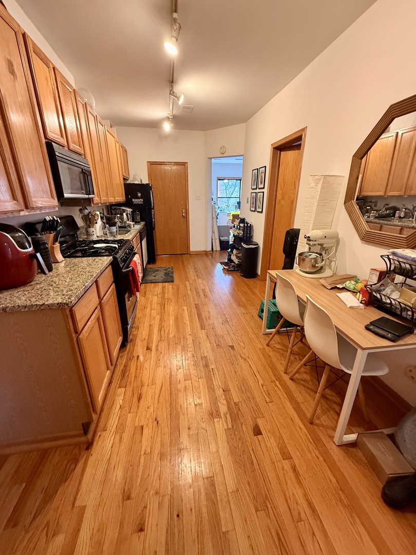 626 West Patterson Avenue, Unit 3W Chicago, IL 60613 - Photo 10 of 11 a room with wooden floors and furniture
