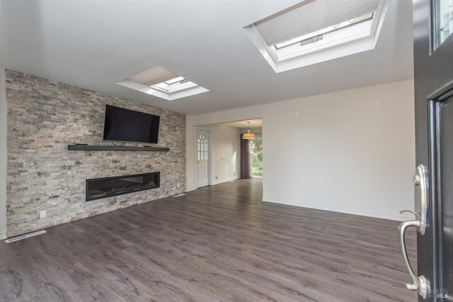 212 Shortt Road Santa Rosa, CA 95405 - Photo 4 of 31 Gallery Image 4