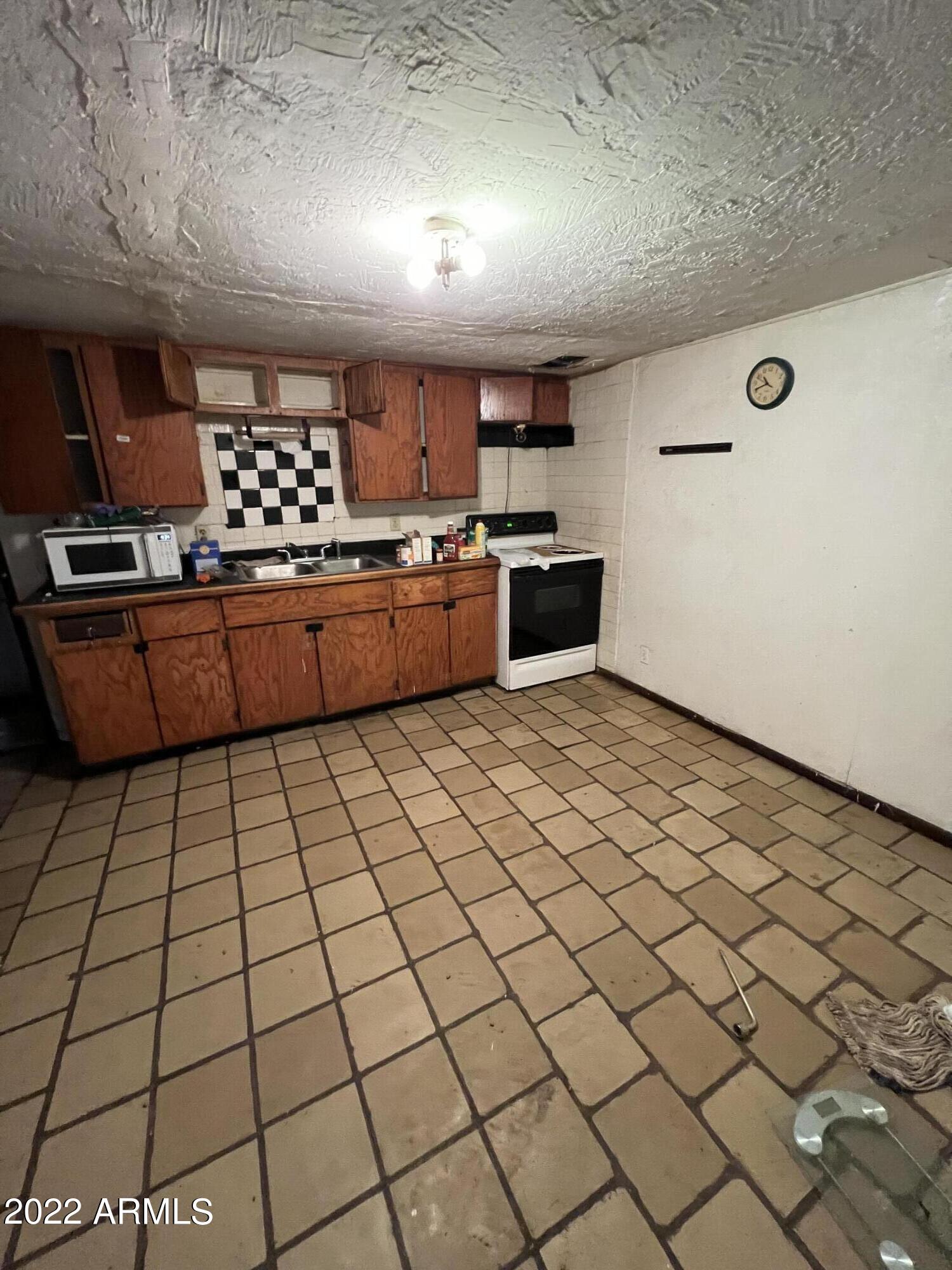 2439 East Chipman Road Phoenix, AZ 85040 - Photo 11 of 15 IMG-1244