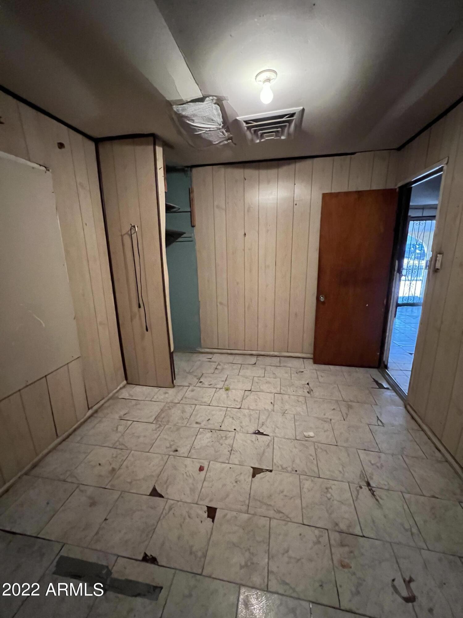 2439 East Chipman Road Phoenix, AZ 85040 - Photo 6 of 15 IMG-1239