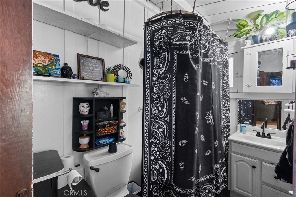 7553 McGroarty Street Tujunga, CA 91042 - Photo 19 of 26 a close view of walk in closet