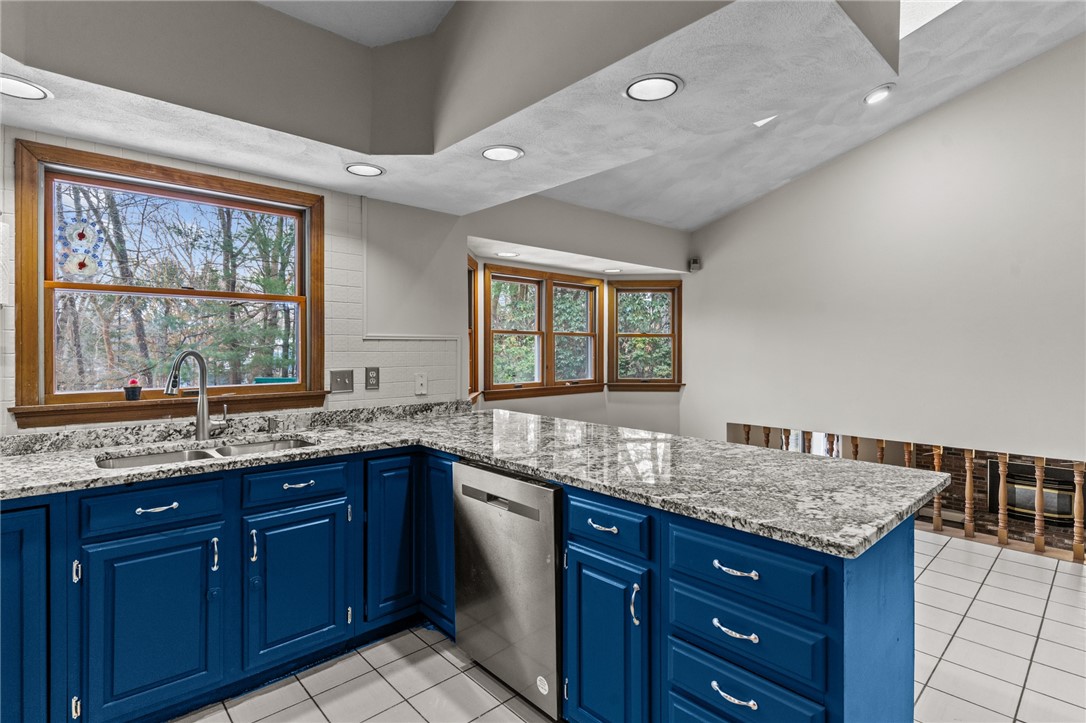 8 Bay Road Barrington, RI 02806 - Photo 6 of 40