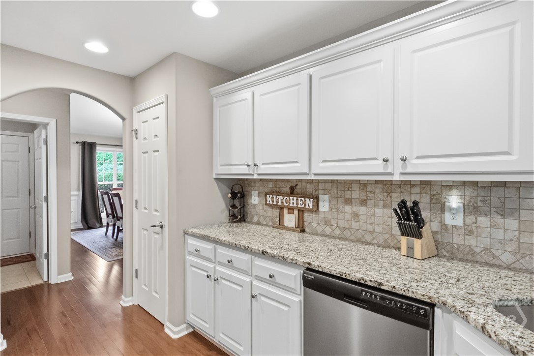 201 Ridge Run Crossing Athens, GA 30605 - Photo 25 of 43 Kitchen with Granite Countertops & Backsplash