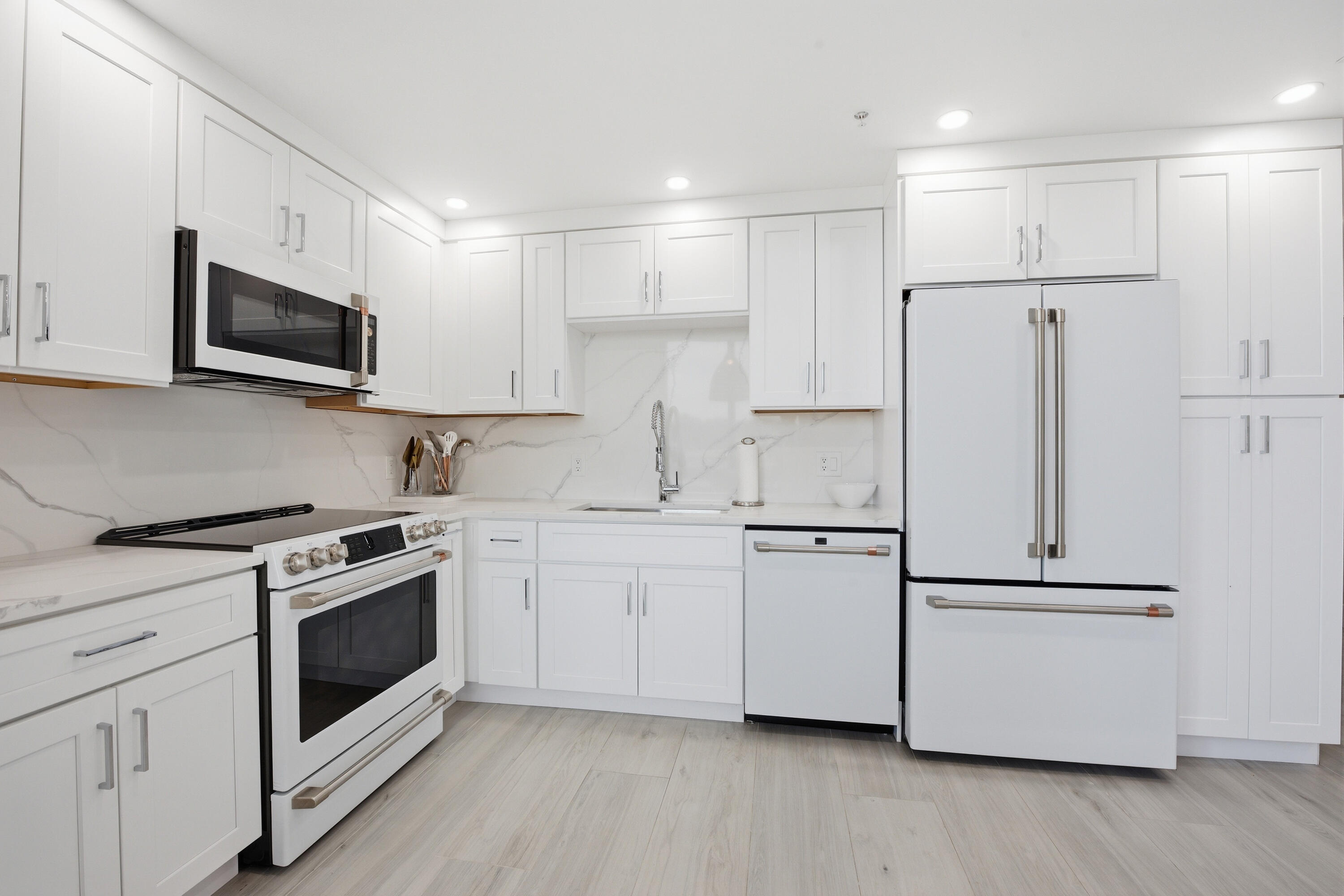 7768 Lakeside Boulevard, Unit 515 Boca Raton, FL 33434 - Photo 7 of 55 GE Cafe Appliances