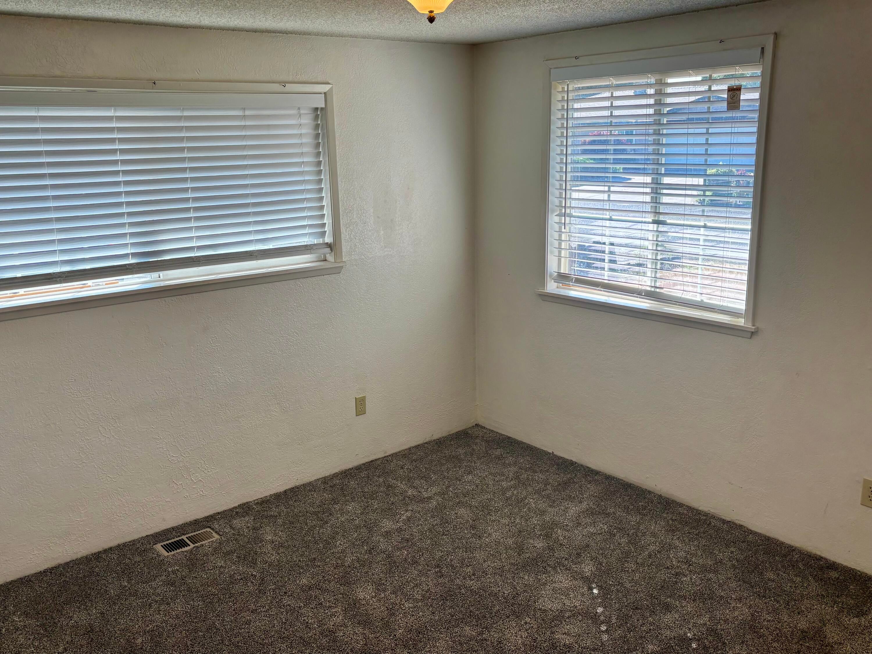 3938 Rio Vista Way Klamath Falls, OR 97603 - Photo 19 of 29 17