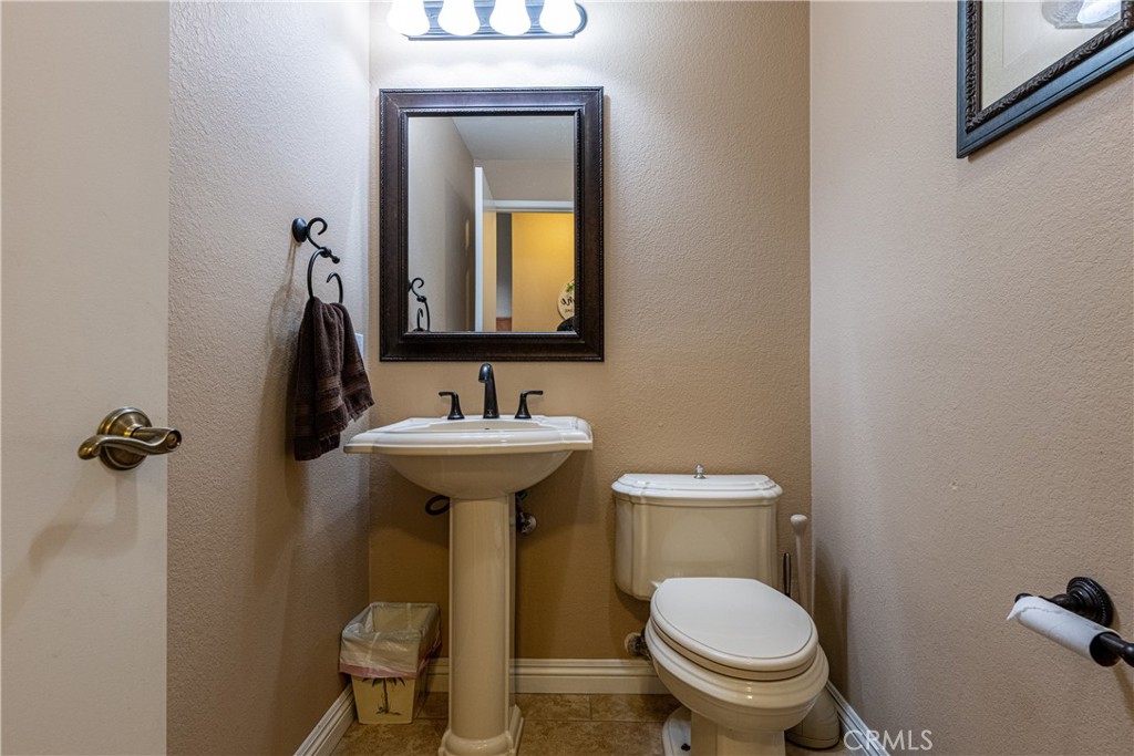 651 Viewpointe Lane Corona, CA 92881 - Photo 5 of 28 a bathroom with a toilet sink and mirror