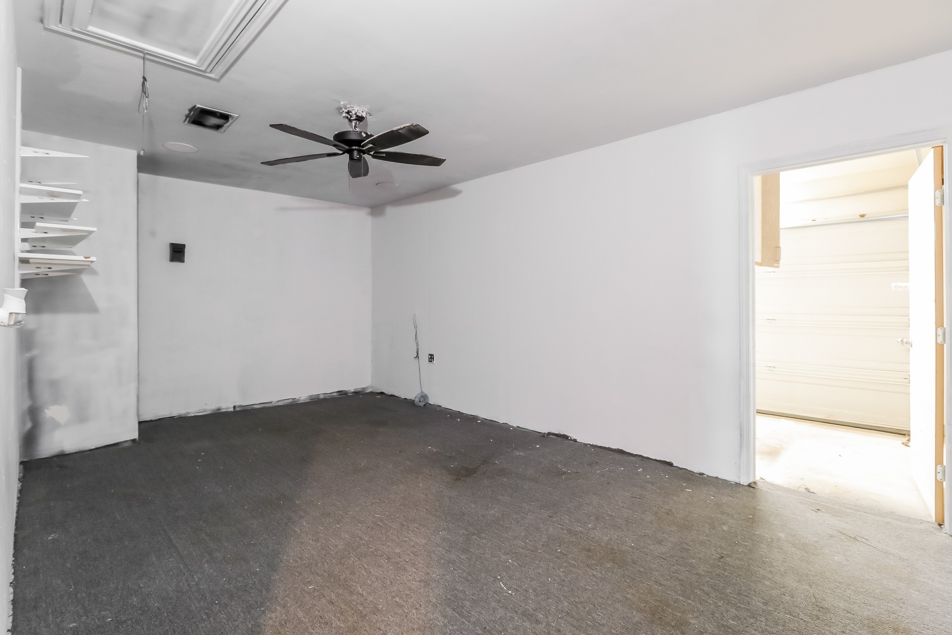 20017 Hubert R Humphrey Road Manor, TX 78653 - Photo 20 of 27 A versatile open space with a ceiling fan, offering potential for various uses.