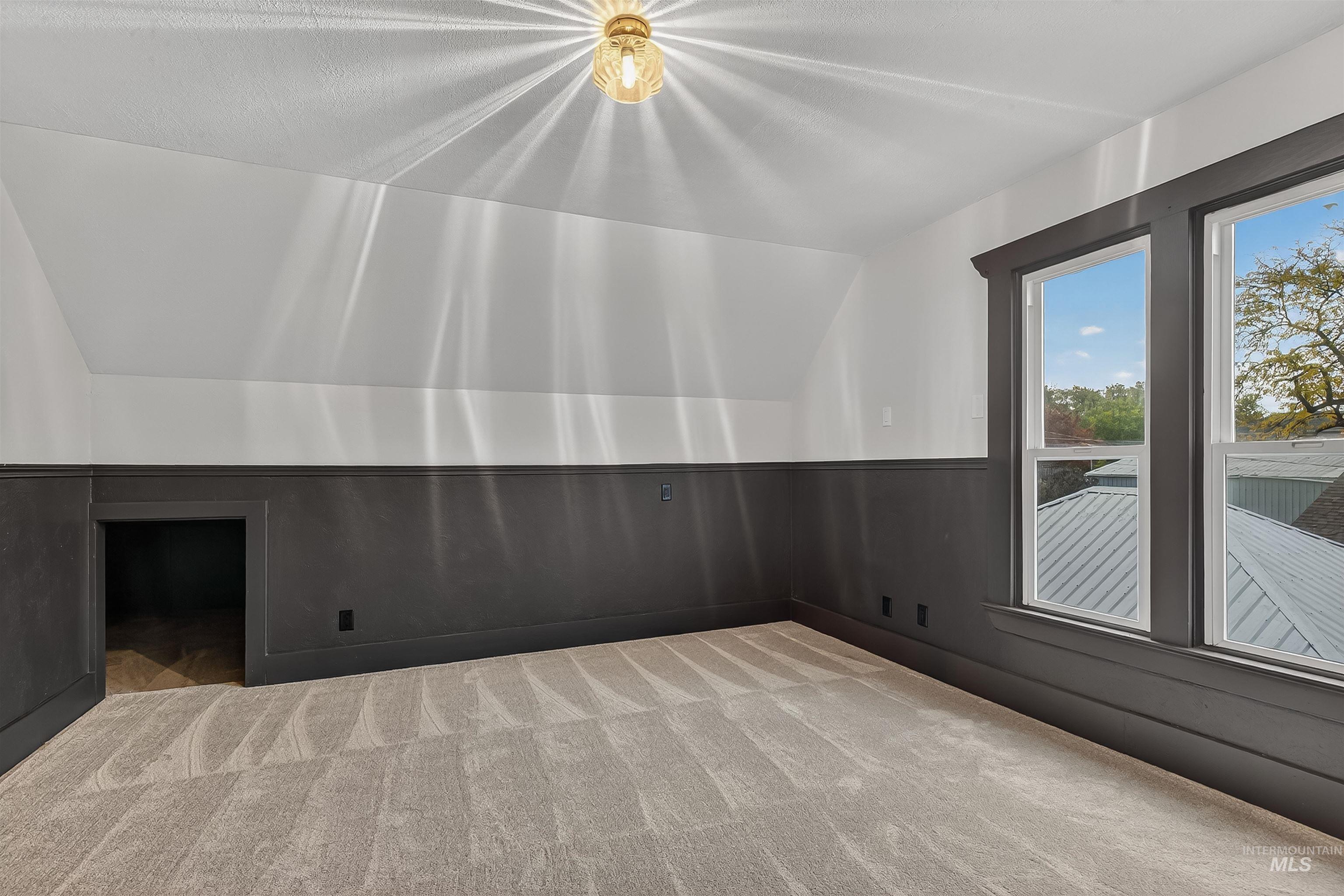 302 7th Avenue Lewiston, ID 83501 - Photo 31 of 50 Carpeted empty room with vaulted ceiling