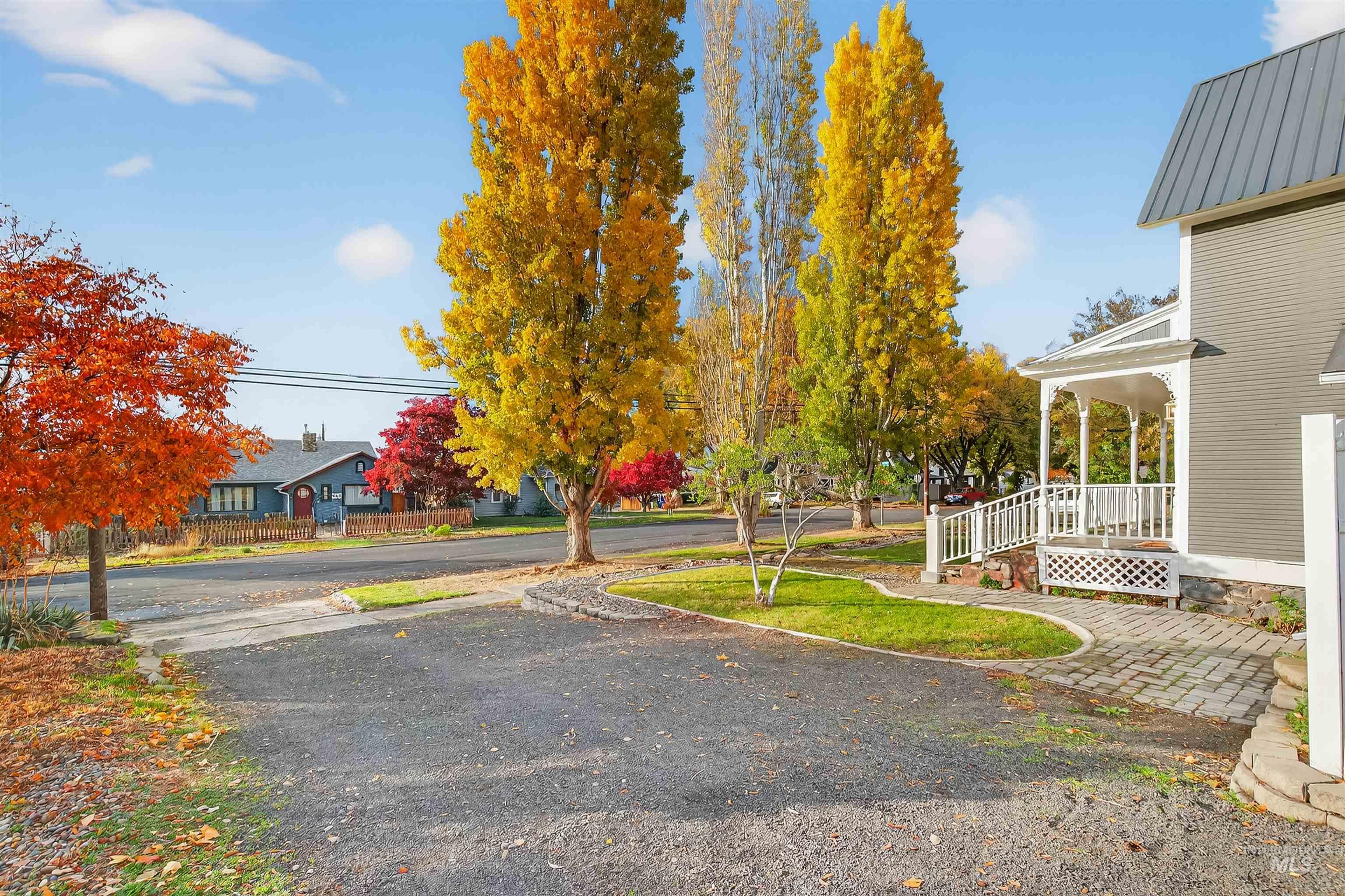 302 7th Avenue Lewiston, ID 83501 - Photo 47 of 50 View of yard featuring covered porch