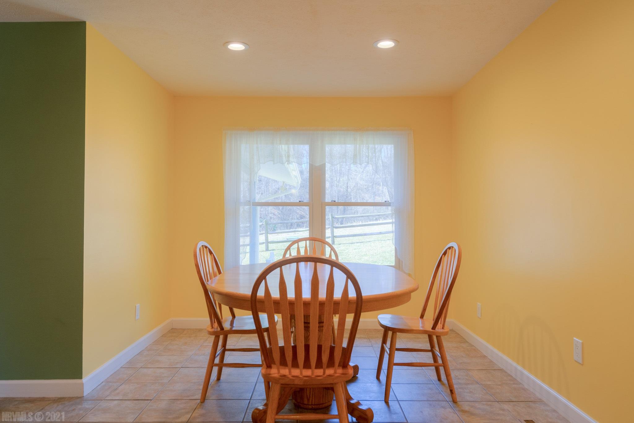 618 Cardinal Road Galax, VA 24333 - Photo 12 of 42 Gallery Image 12