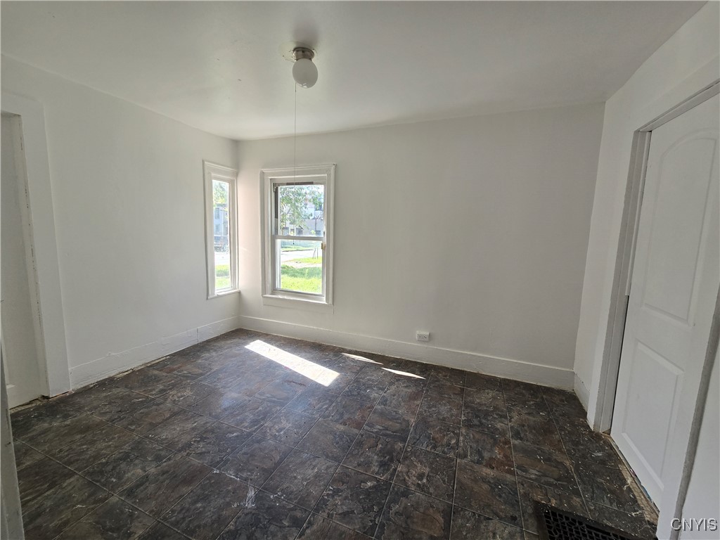 460 Shonnard Street Syracuse, NY 13204 - Photo 12 of 45