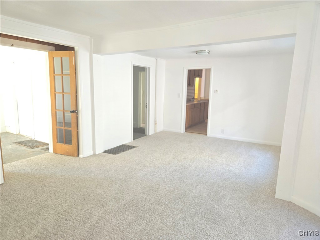 460 Shonnard Street Syracuse, NY 13204 - Photo 5 of 45