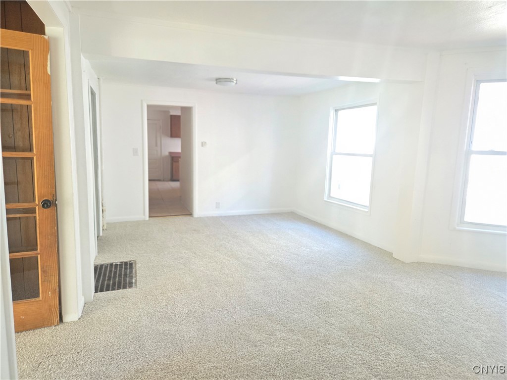 460 Shonnard Street Syracuse, NY 13204 - Photo 6 of 45