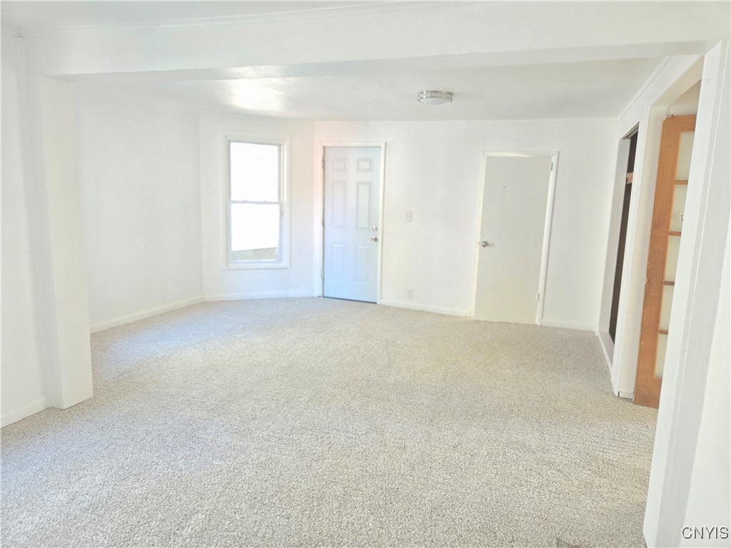 460 Shonnard Street Syracuse, NY 13204 - Photo 8 of 45