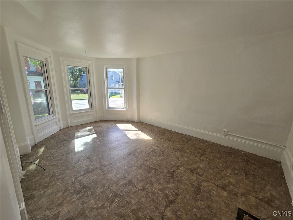 460 Shonnard Street Syracuse, NY 13204 - Photo 9 of 45