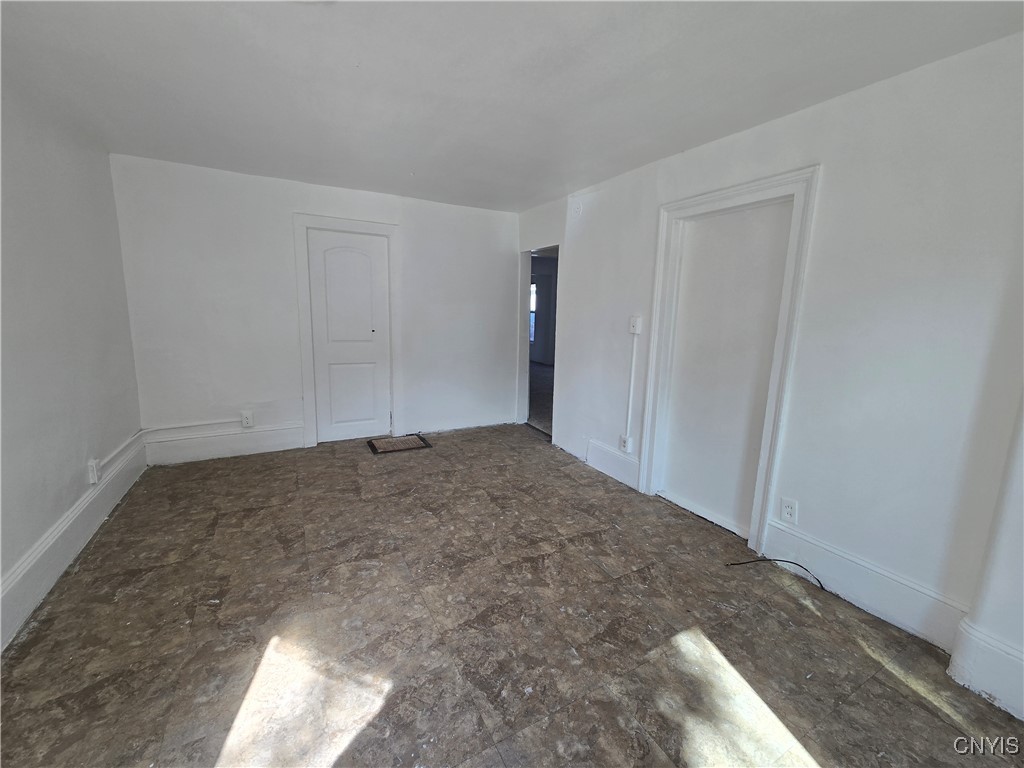 460 Shonnard Street Syracuse, NY 13204 - Photo 10 of 45