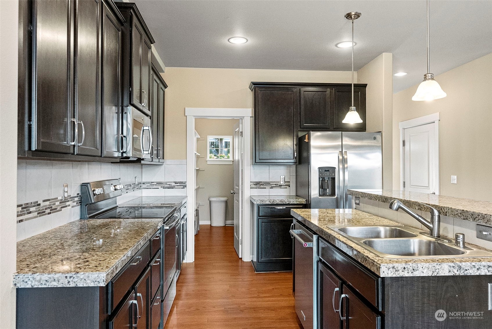 561 East Soderberg Road Allyn, WA 98524 - Photo 4 of 40 Gallery Image 4
