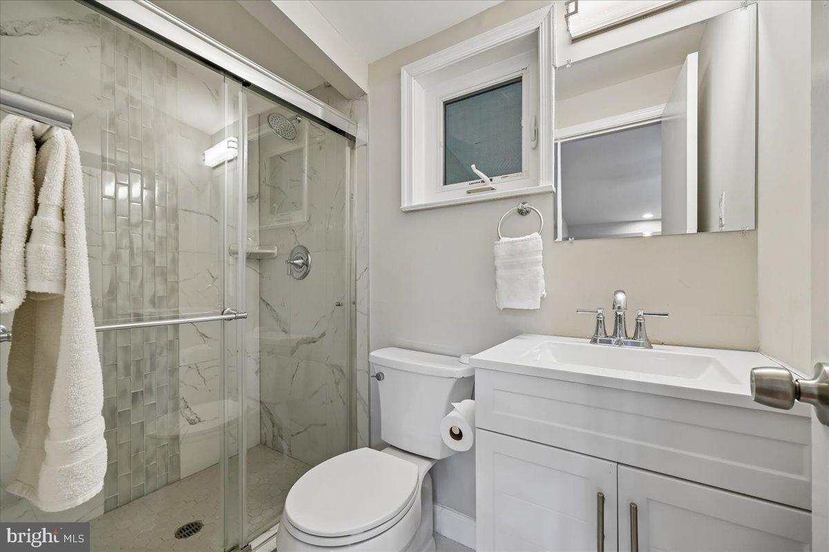 11518 Charlton Drive Silver Spring, MD 20902 - Photo 33 of 49 Primary Bath