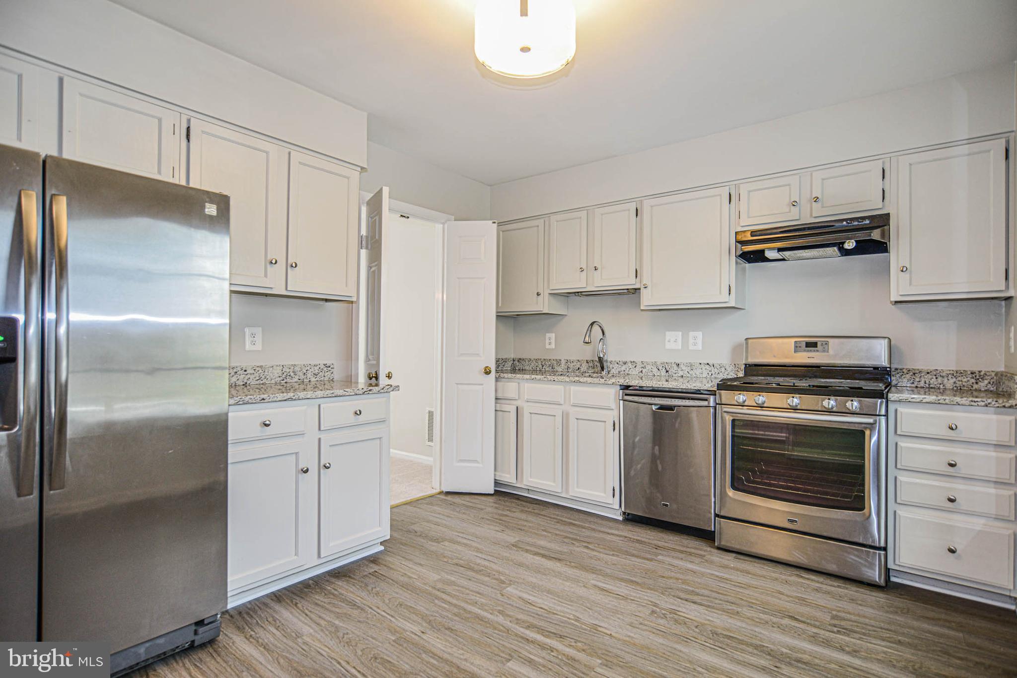 8007 Edinburgh Drive Springfield, VA 22153 - Photo 2 of 40