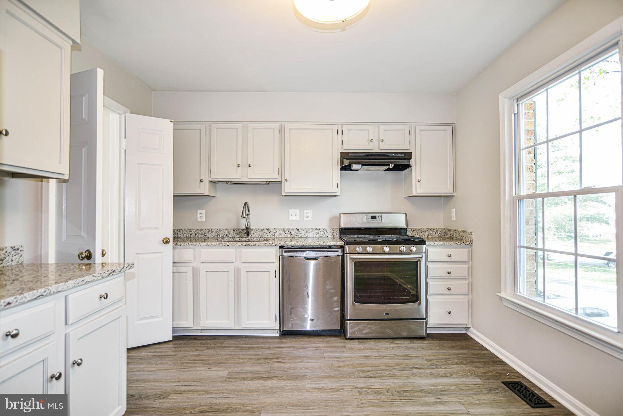 8007 Edinburgh Drive Springfield, VA 22153 - Photo 3 of 40