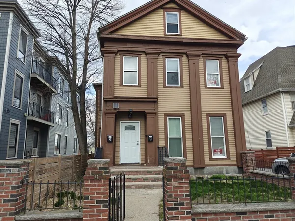 $3,100 | 102 Mt Pleasant Avenue, Unit 1, Boston, MA 02119