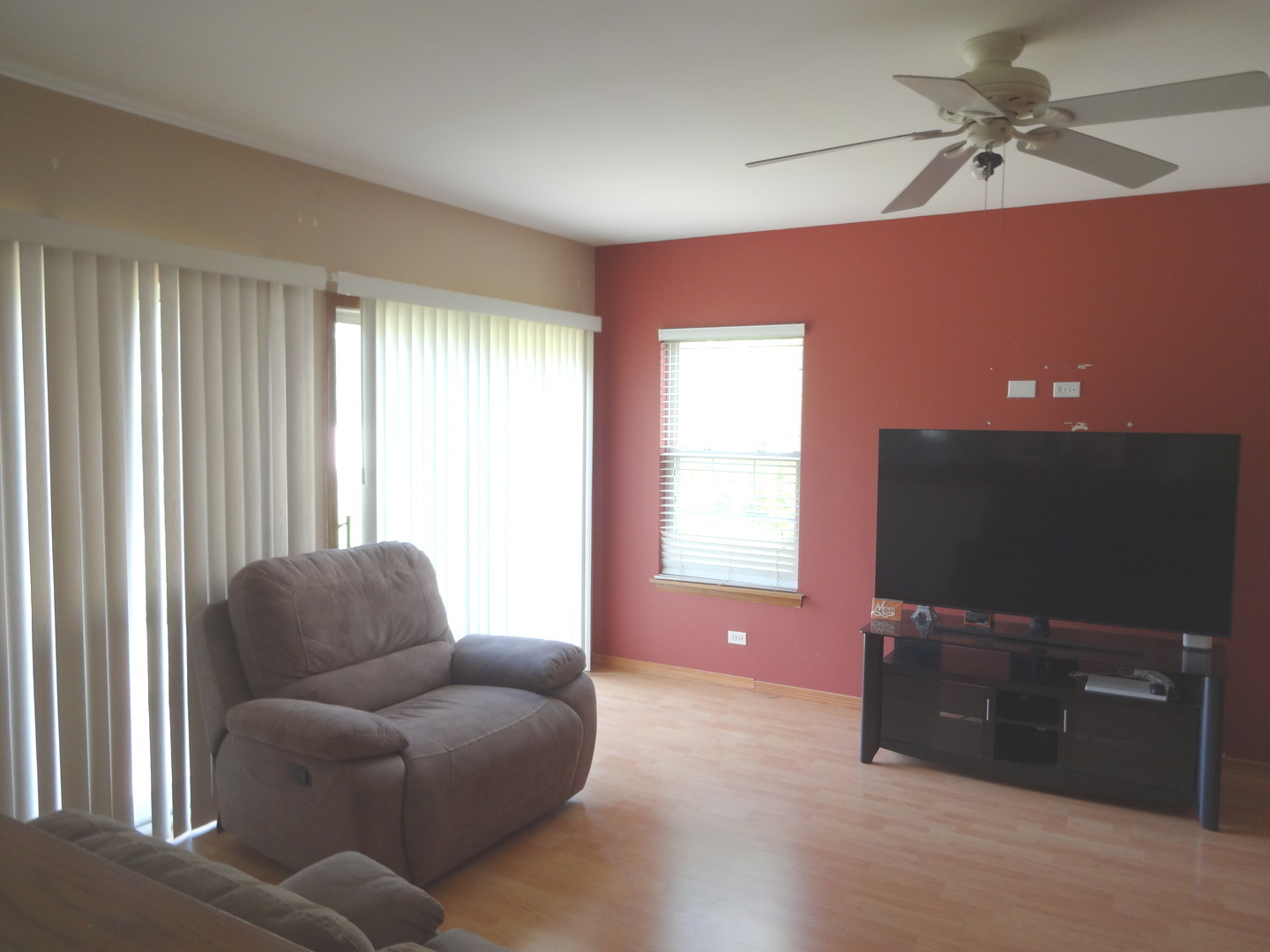 1340 Vernon Lane Bartlett, IL 60103 - Photo 10 of 24 a living room with furniture and a flat screen tv