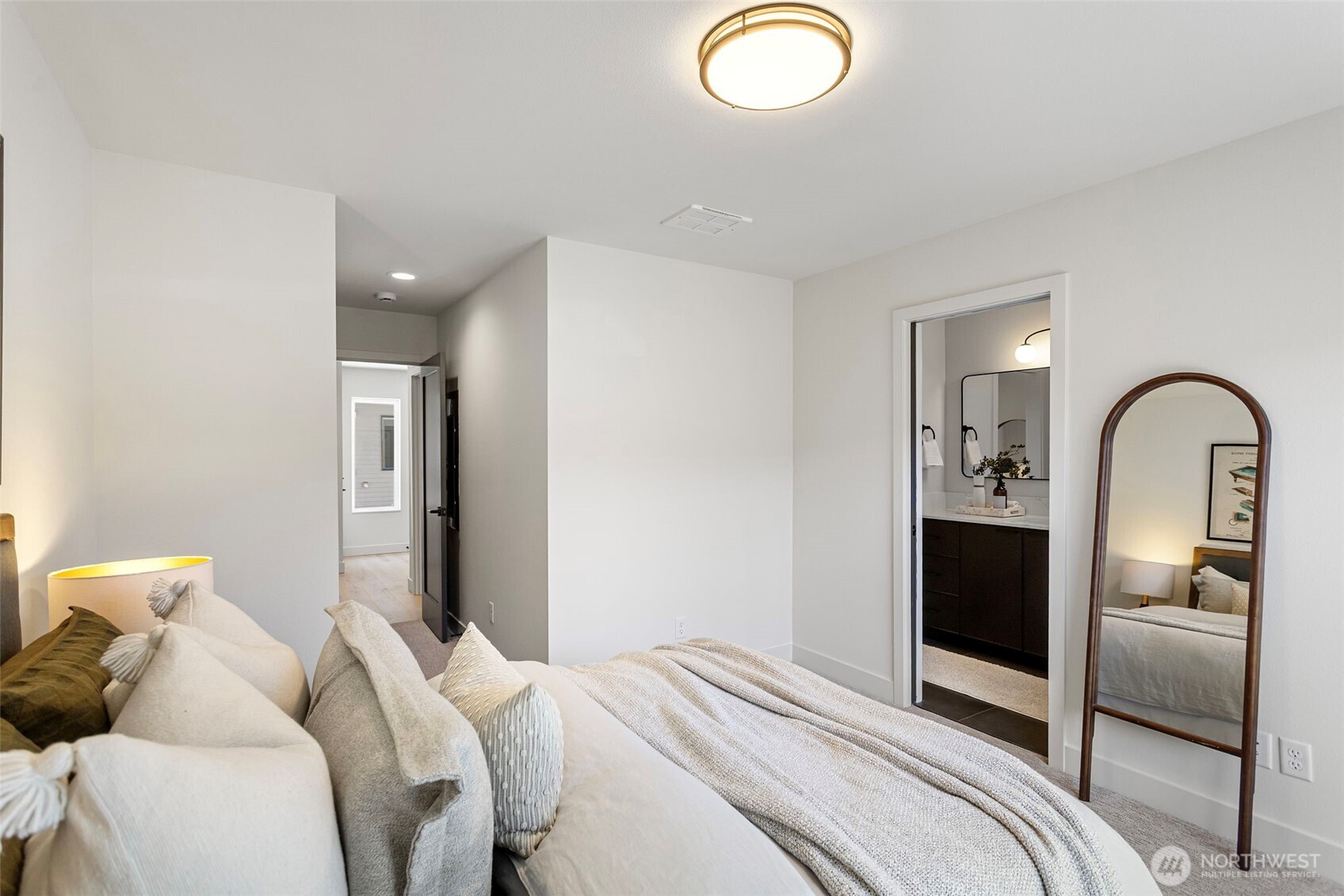 4430 Dayton Avenue North Seattle, WA 98103 - Photo 9 of 39