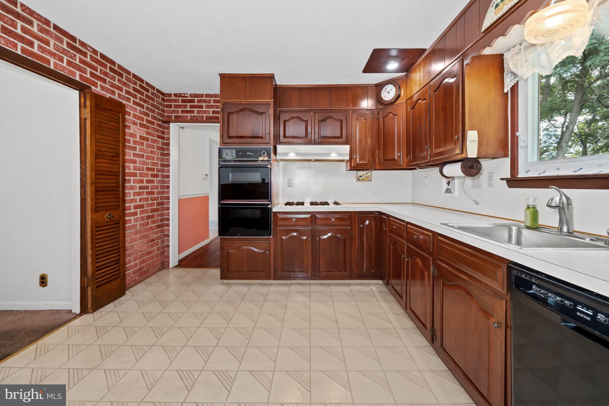 2717 Point Breeze Road Wilmington, DE 19810 - Photo 6 of 23 Eat-in Kitchen