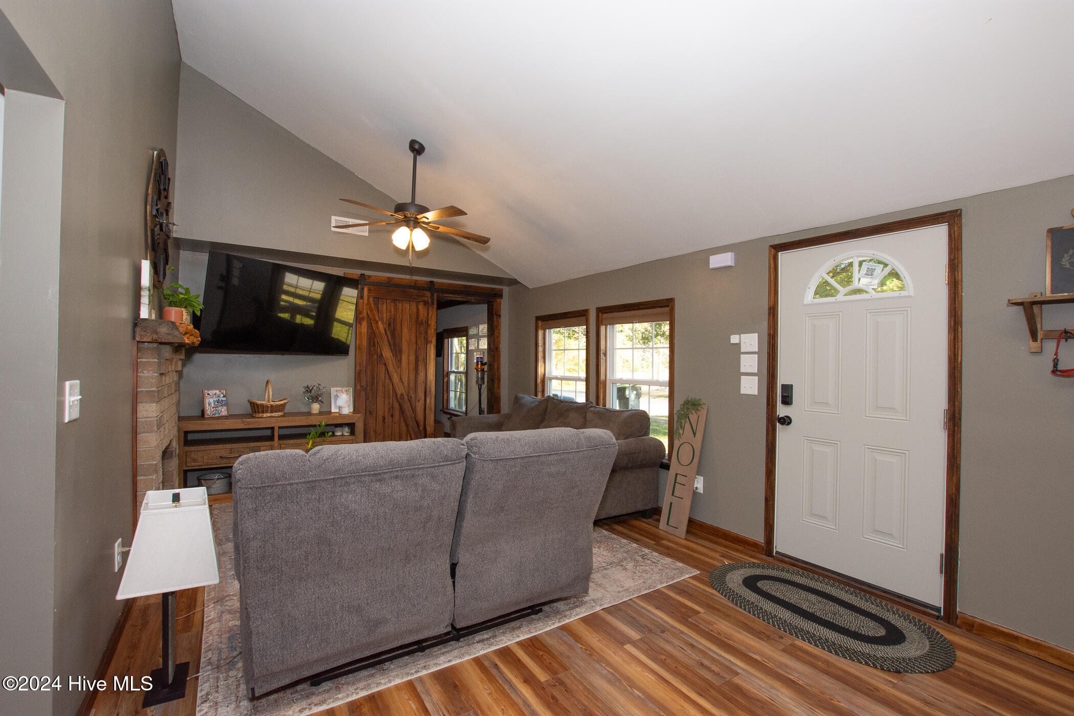 166 Verona Road Jacksonville, NC 28540 - Photo 12 of 52 Living room