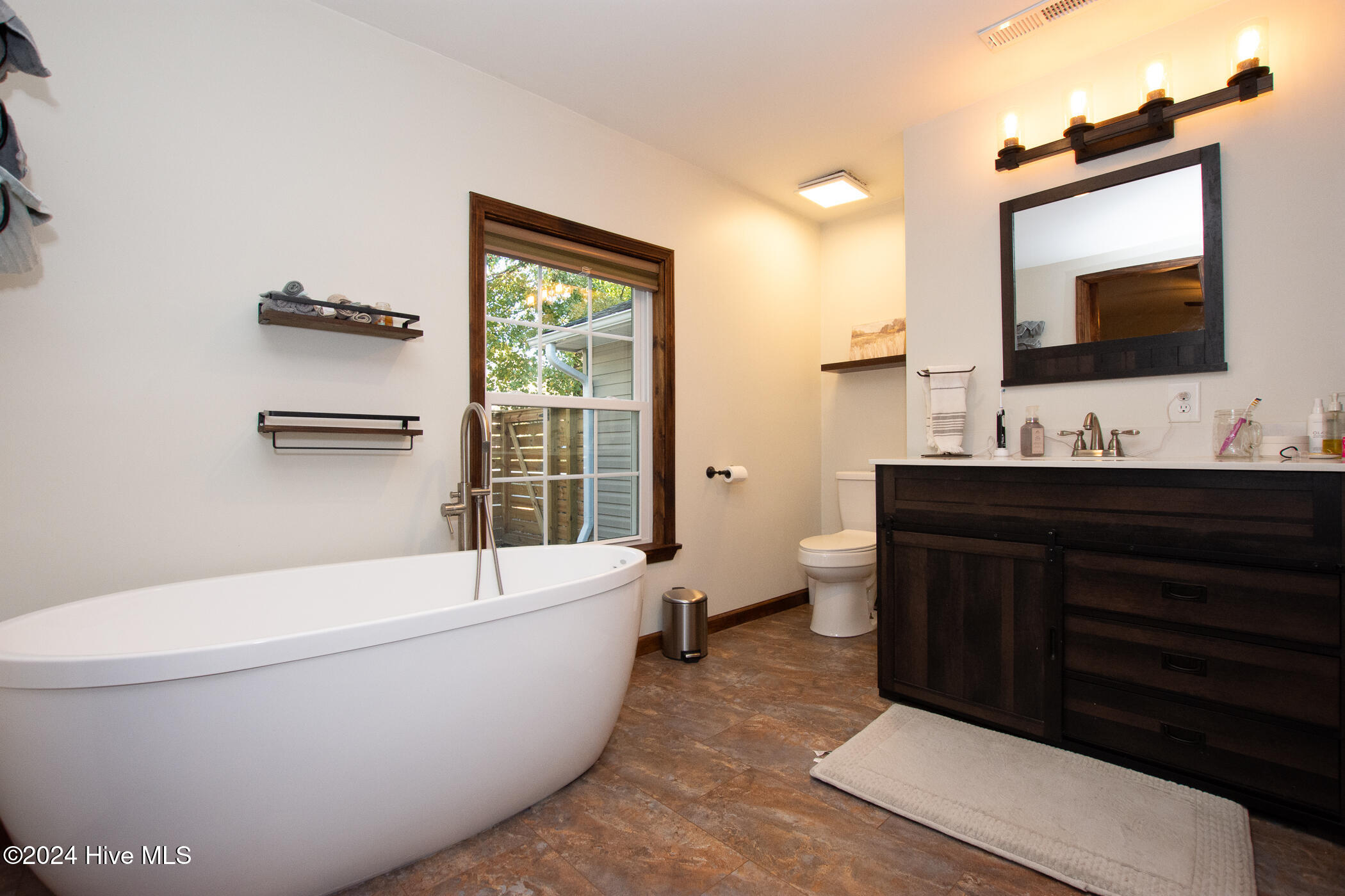 166 Verona Road Jacksonville, NC 28540 - Photo 25 of 52 Primary bathroom