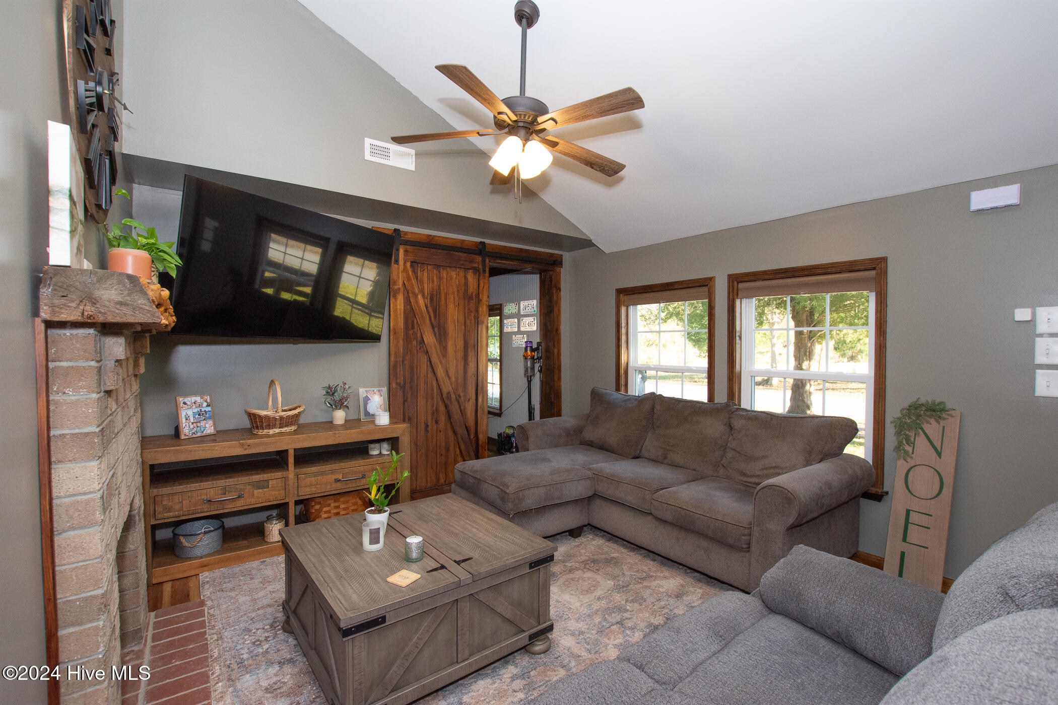 166 Verona Road Jacksonville, NC 28540 - Photo 8 of 52 Living room