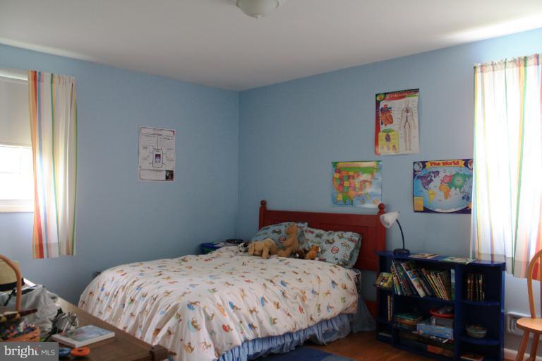 210 Margate Road Lutherville-Timonium, MD 21093 - Photo 4 of 19 Bright corner bedroom